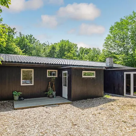 In Aakirkeby With Sauna Nyaraló