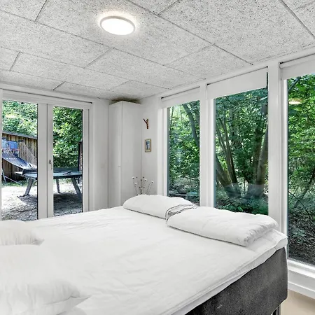 In Aakirkeby With Sauna Nyaraló