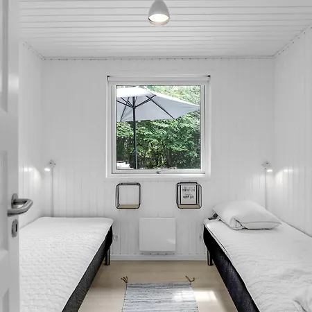 In Aakirkeby With Sauna Nyaraló