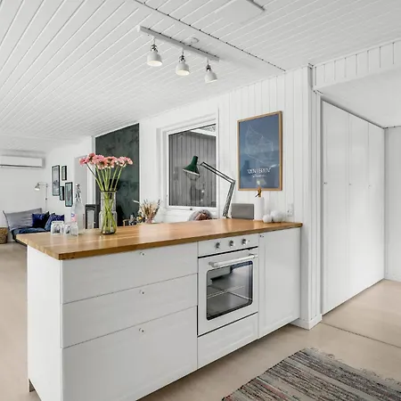 In Aakirkeby With Sauna Nyaraló Vester Sømarken