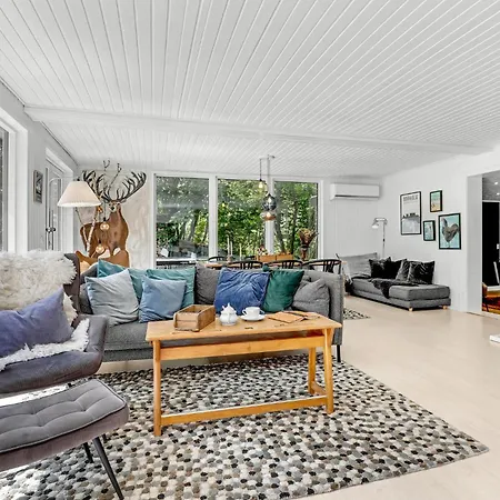 Nyaraló In Aakirkeby With Sauna