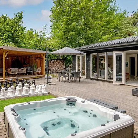 In Aakirkeby With Sauna Nyaraló Vester Sømarken